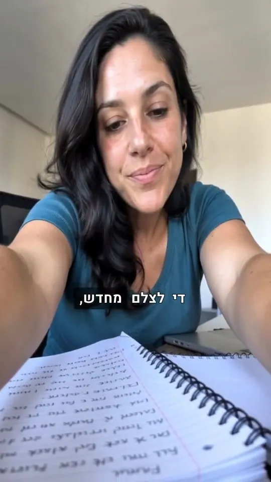 מודעת וידאו מהתבנית יוצר תוכן ממליץ על תוכנה, נוצרה ב-Sparkiz