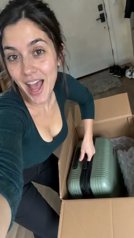 Video ad from the Unboxing template, made with Sparkiz